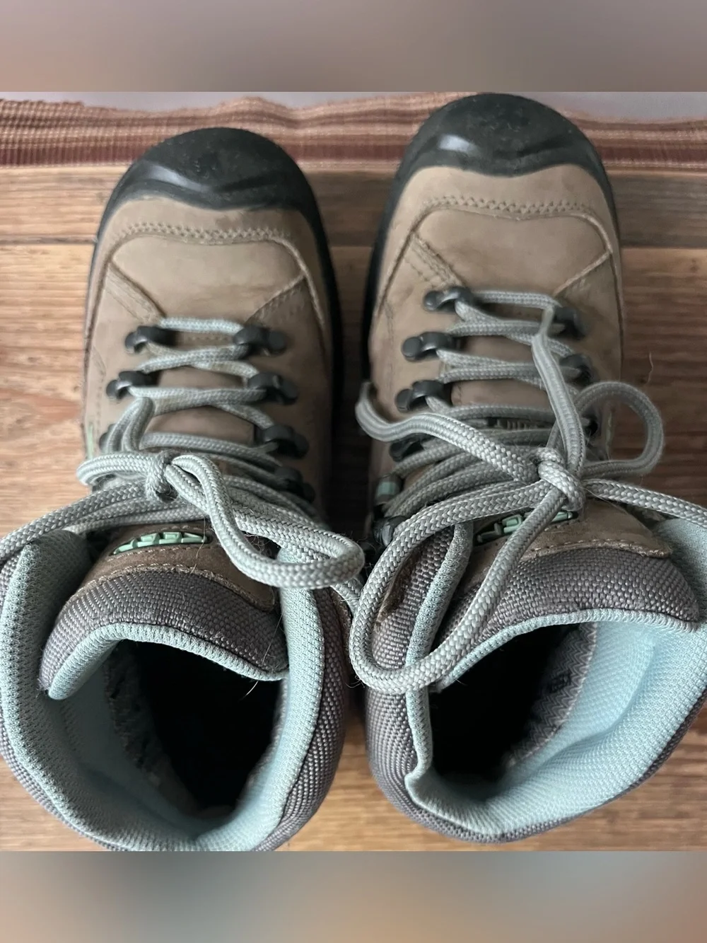KEEN Durand II Mid waterproof Hiking Boots tan leather with Teal Accents size 6