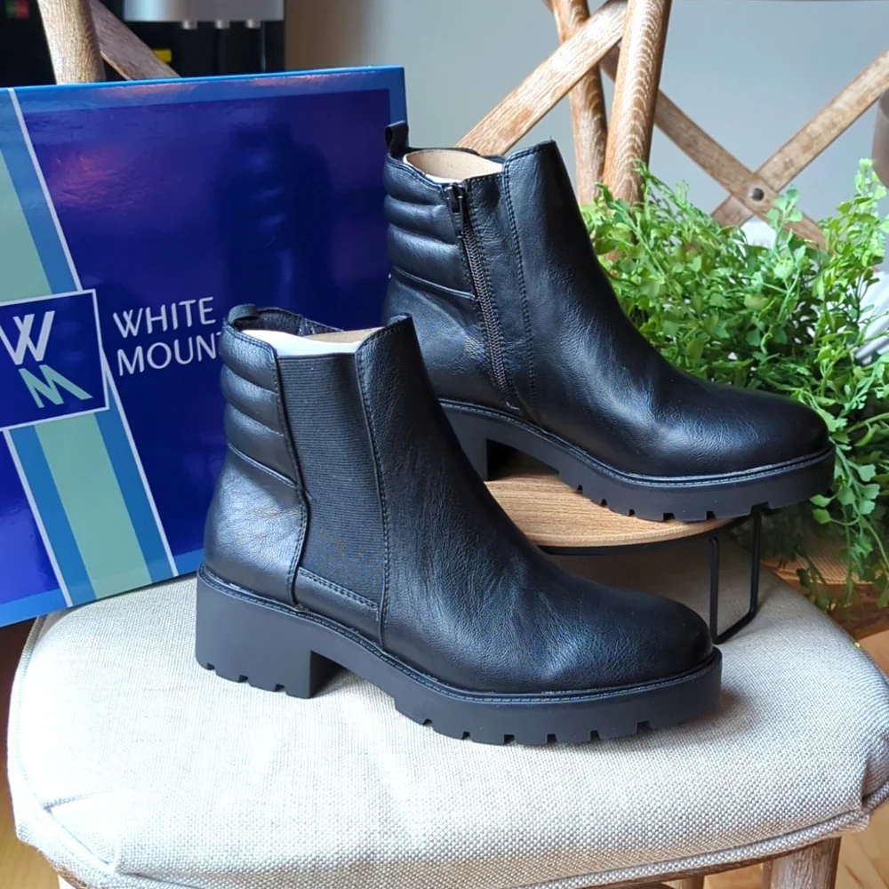 NWT White Mountain Black Chelsea Boots - Size 8