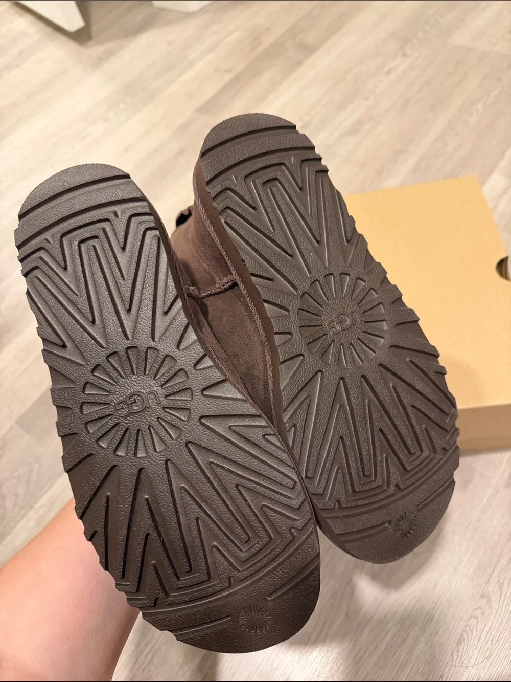 UGG Short Classic II Boots in Chestnut Brown