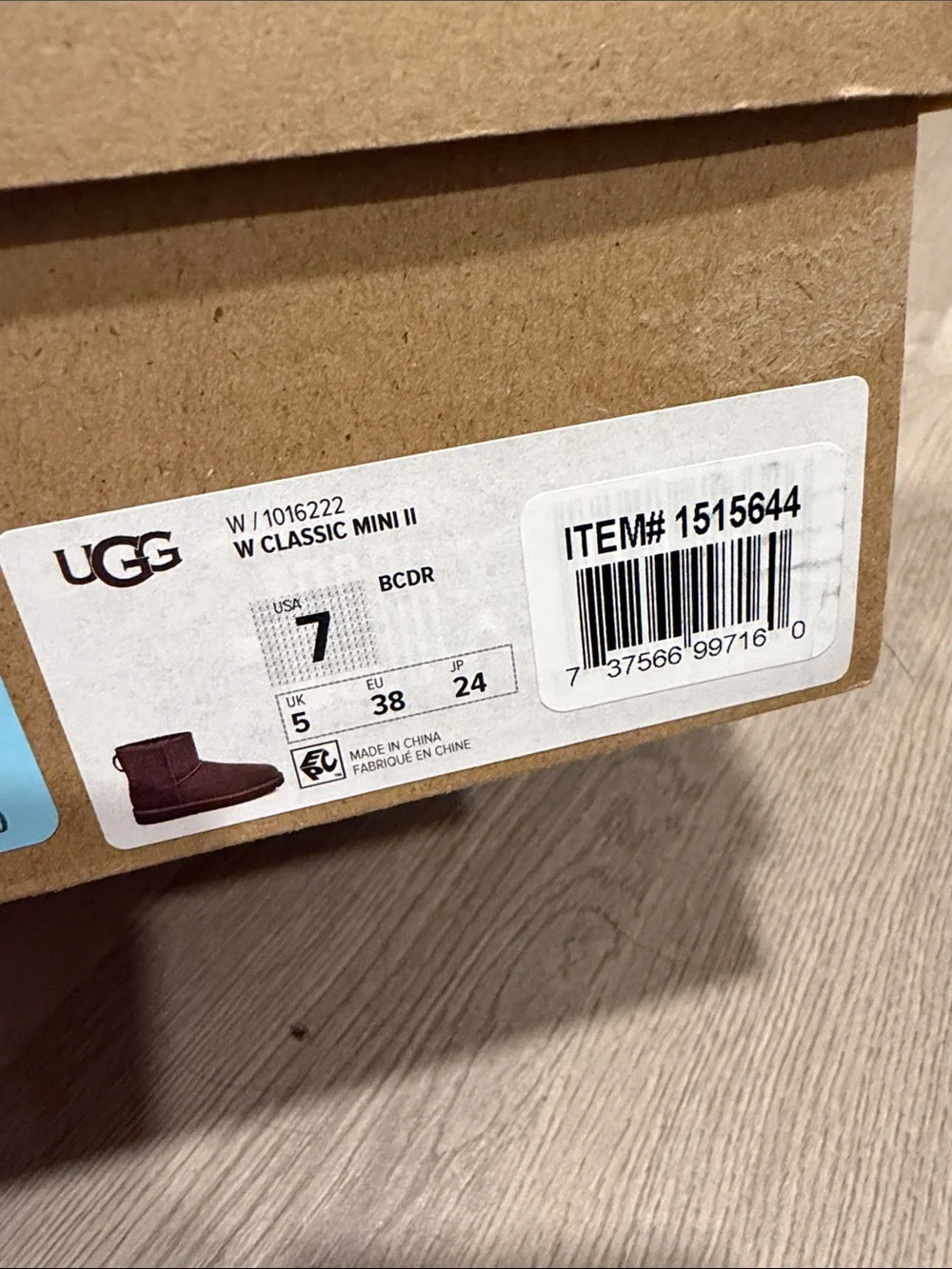 UGG Short Classic II Boots in Chestnut Brown