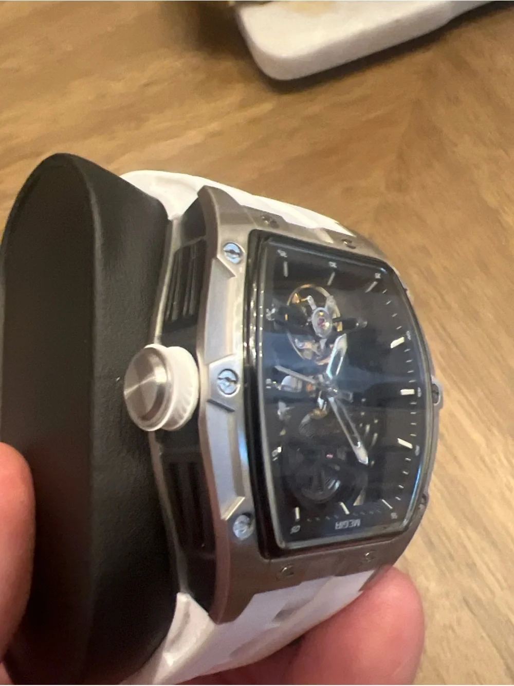 N/A sleek durable style