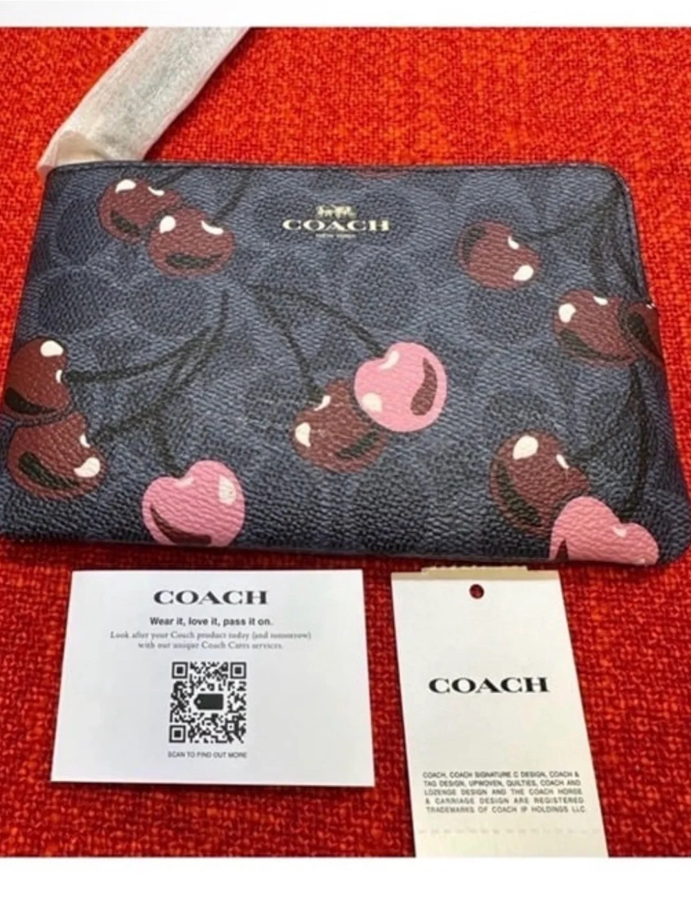 ❤️❤️❤️Coach wristlet/wallet with cherry print ❤️❤️❤️