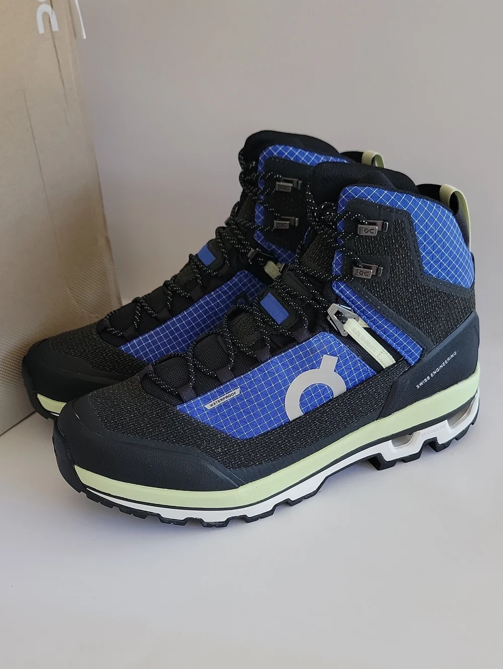 On Running sturdy hiking