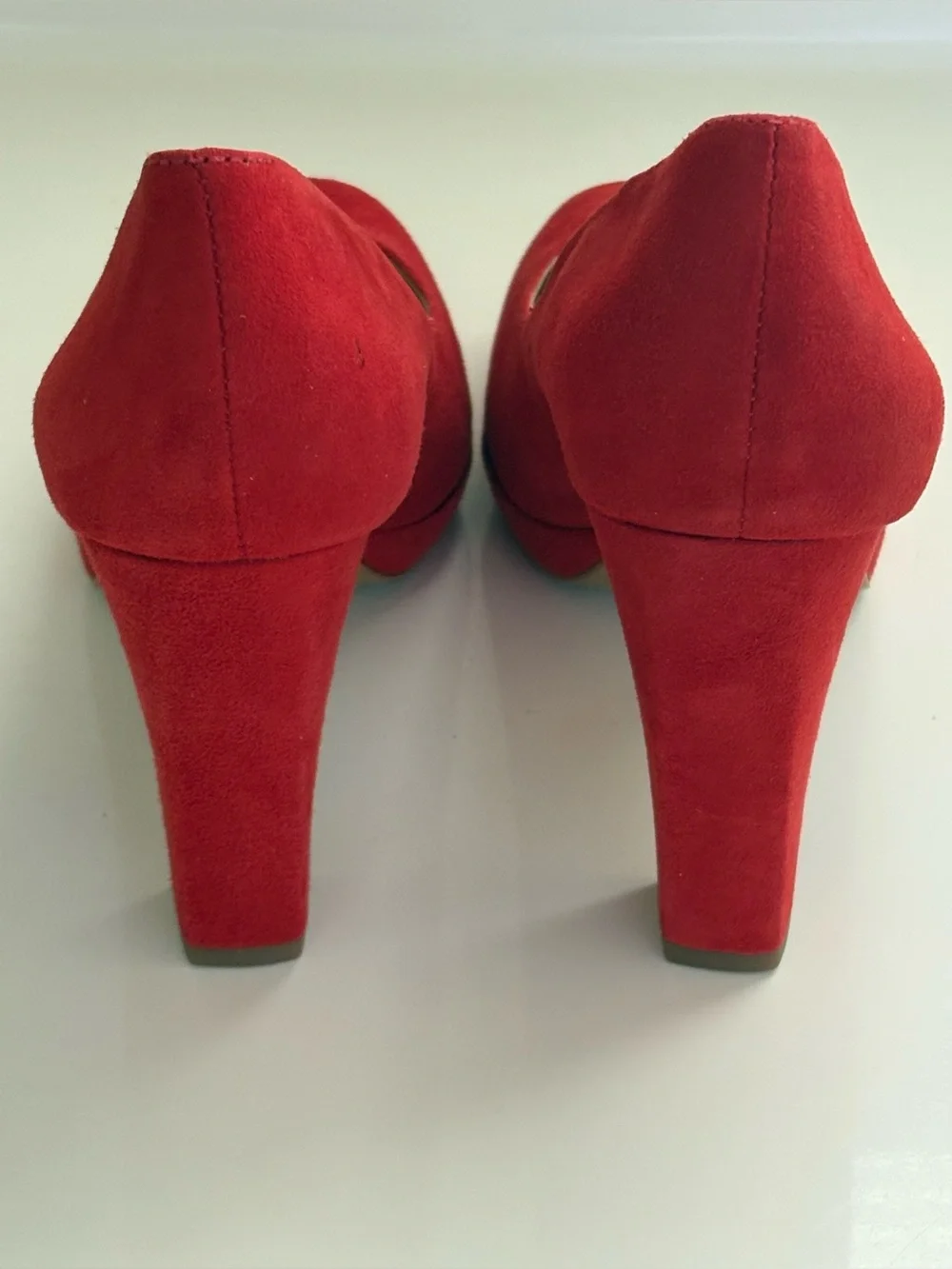 NWOB Vince Camuto Red Suede Platform Pump 4” Heels Shoes Size 7.5M /39