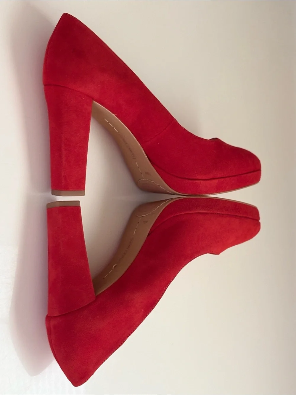 NWOB Vince Camuto Red Suede Platform Pump 4” Heels Shoes Size 7.5M /39