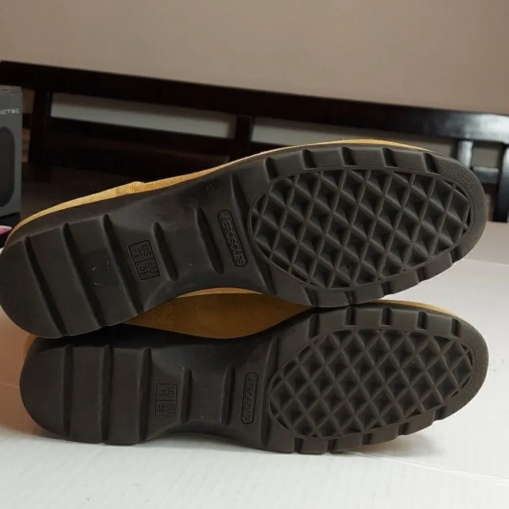 AEROSOLES supersonic suede