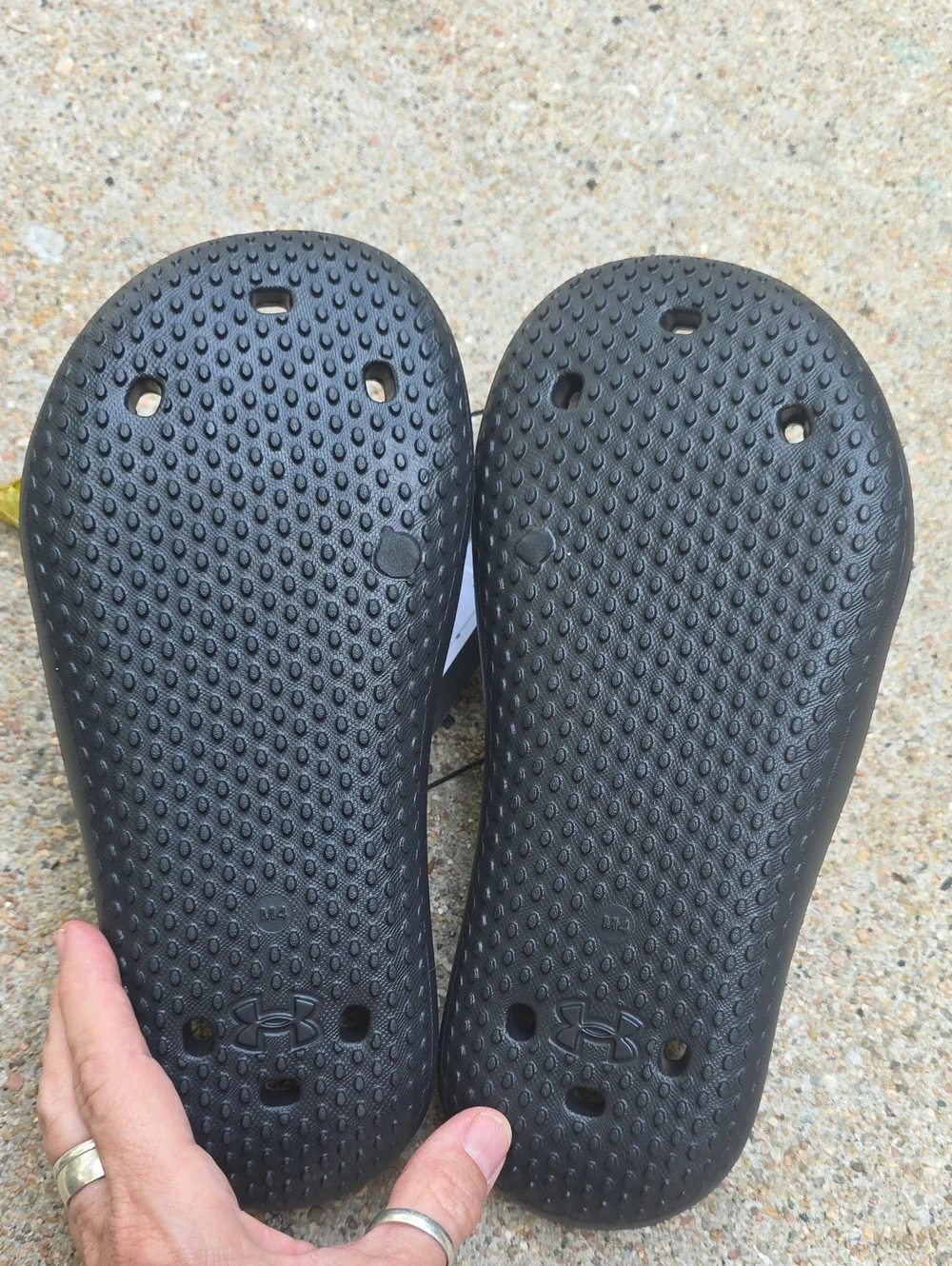 NWT Under Armour Black Locker V Slides Sandals Size 4 Youth
