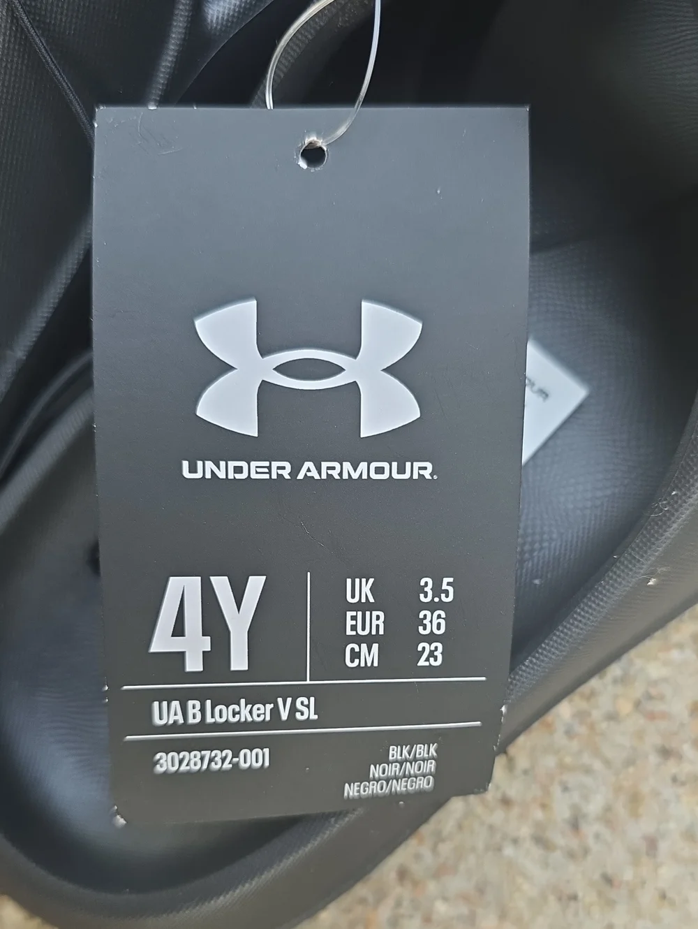 NWT Under Armour Black Locker V Slides Sandals Size 4 Youth