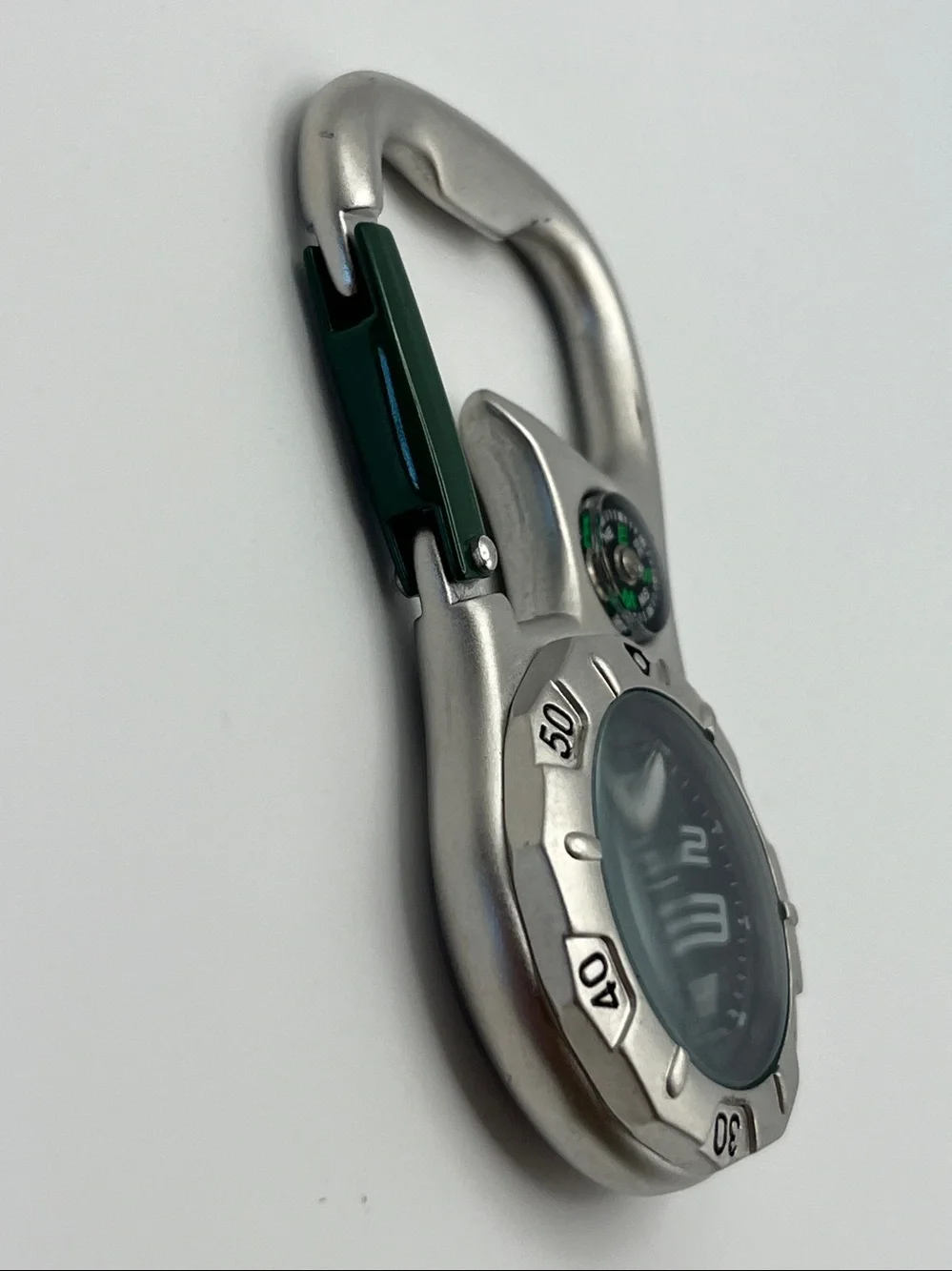 N/A white metal silver