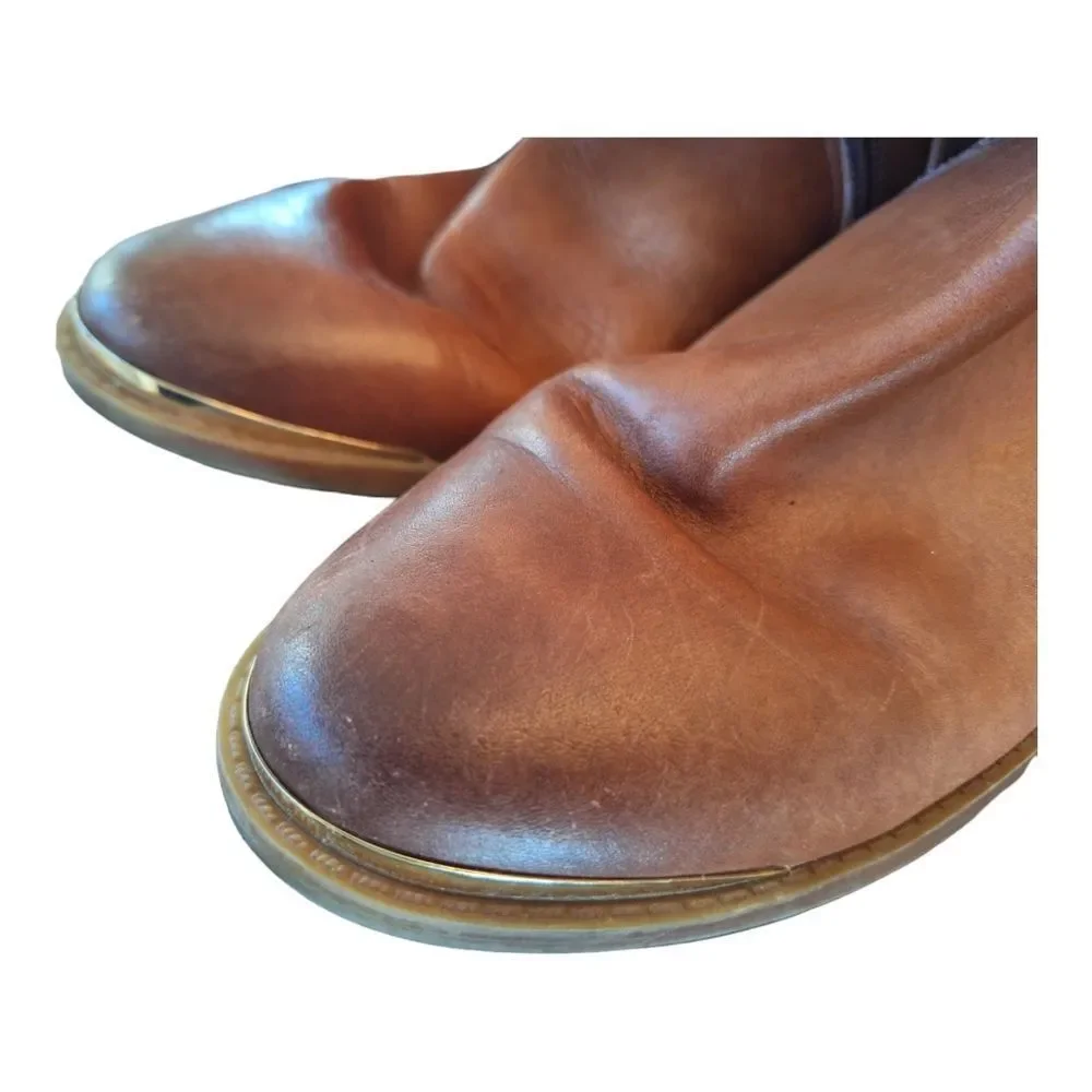 Gianni Bini stable slight minimally