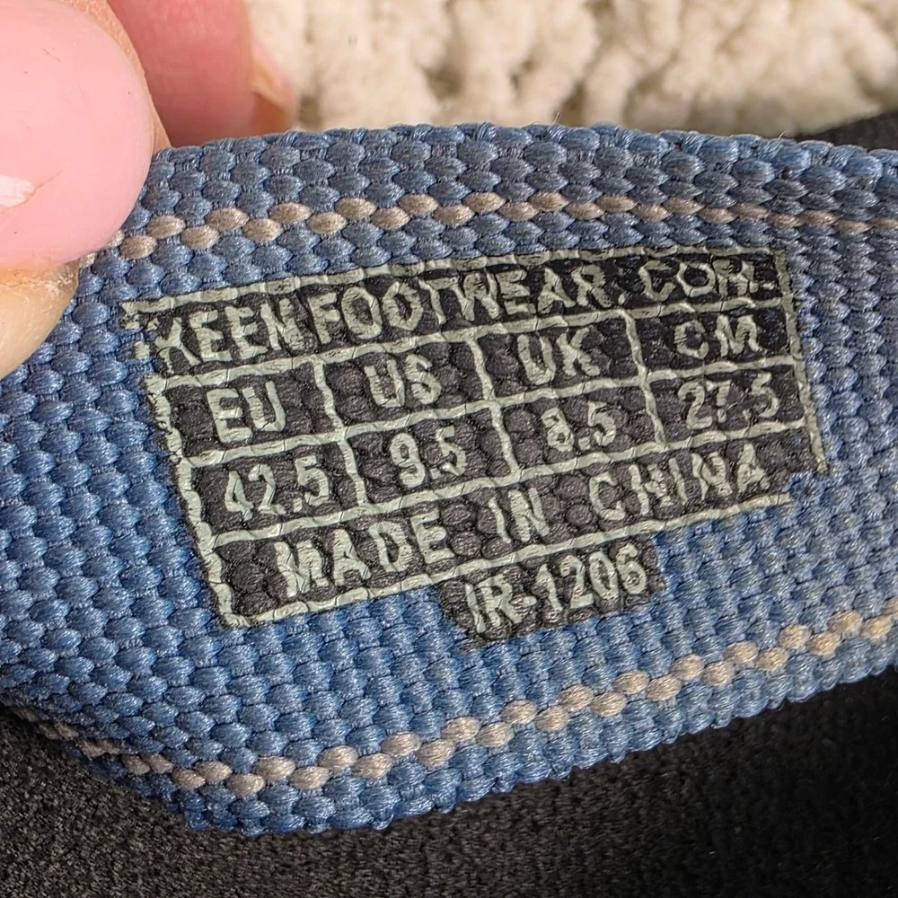 Keen models toe