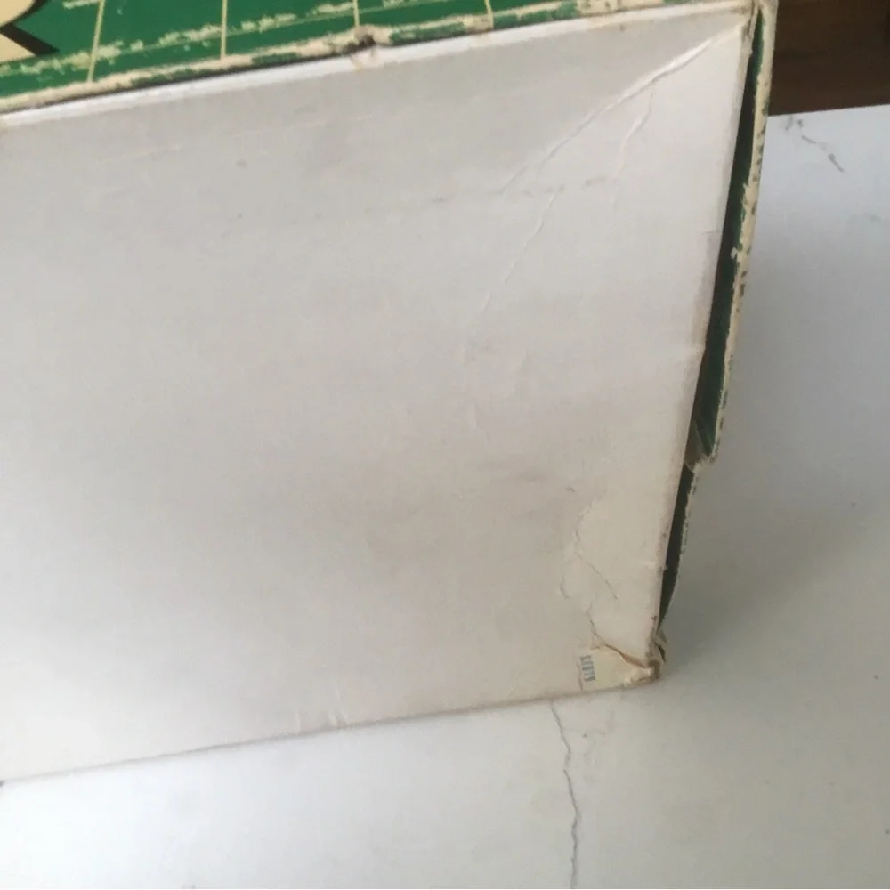 Milton Bradley bottom inside tiles