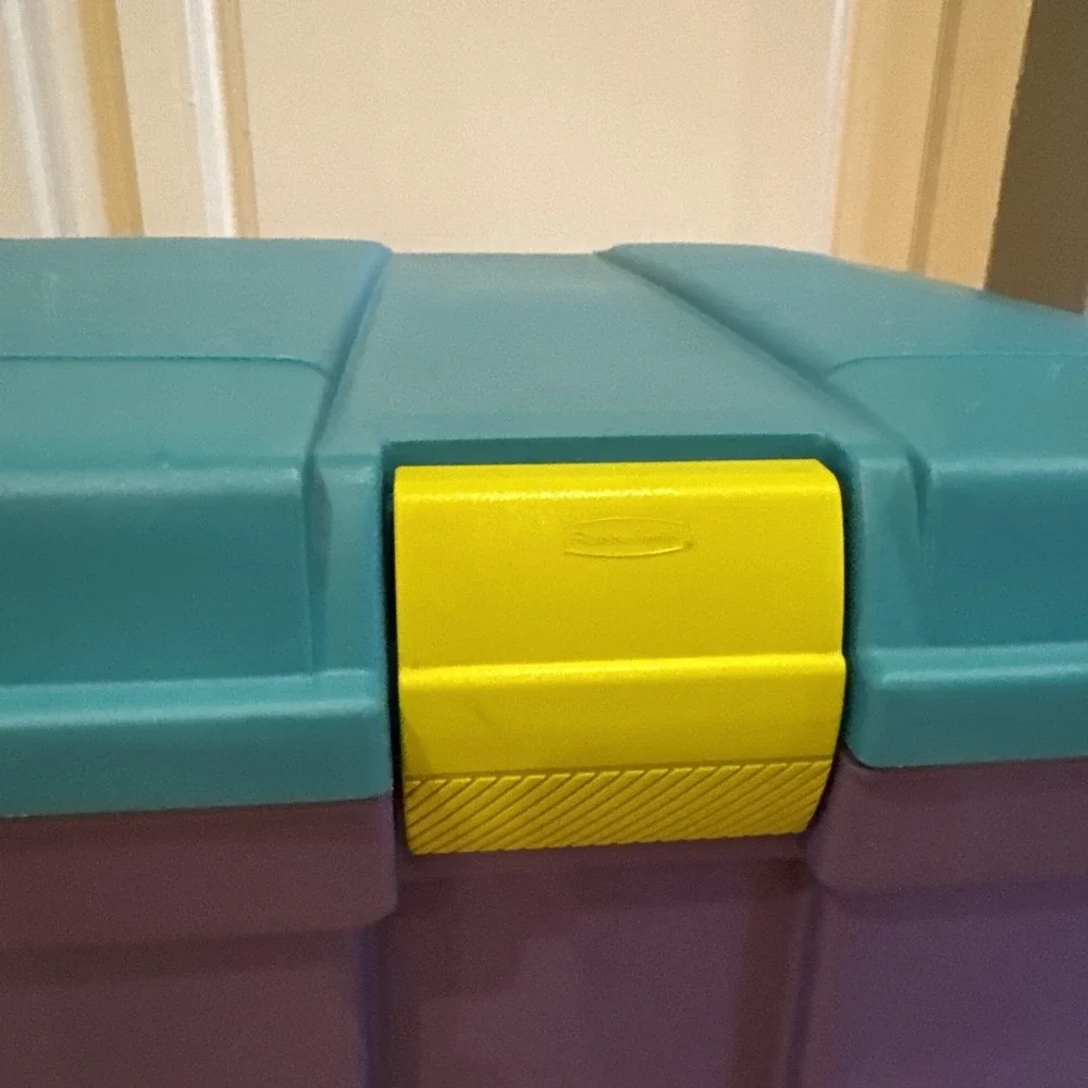 Vintage 1991 Rubbermaid Keepers Totelocker - Aqua Colorblock Storage Tote 2156