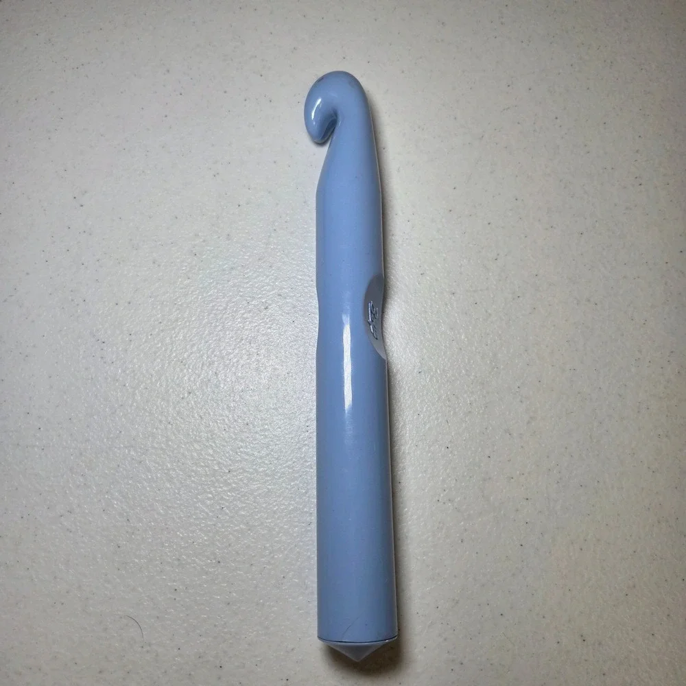 Boye T30 30mm Large Crochet Hook Blue Plastic Jumbo Ergonomic 10 Inch