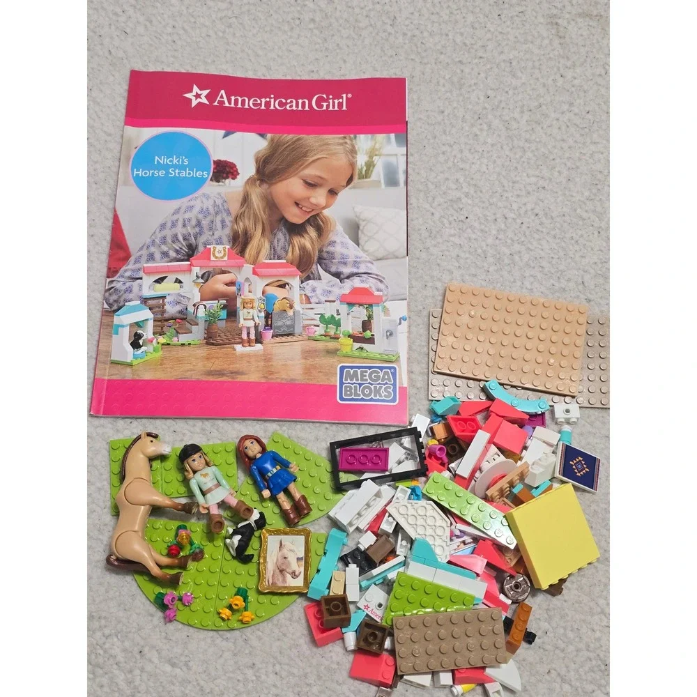 American Girl Nicki's Horse Stables Mega Bloks Construction Set DPK85 Figures