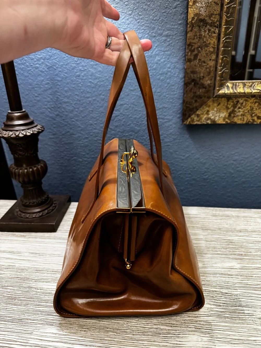 Alberta Di Canio smooth refined see