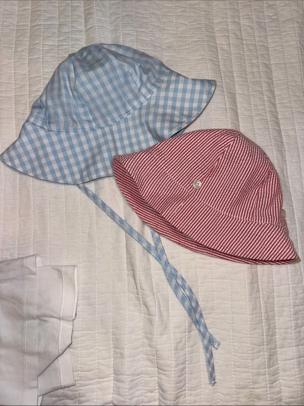EUC RARE Set of 2 TBBC Boys Summer Beach Hats Red Seersucker Blue Gingham