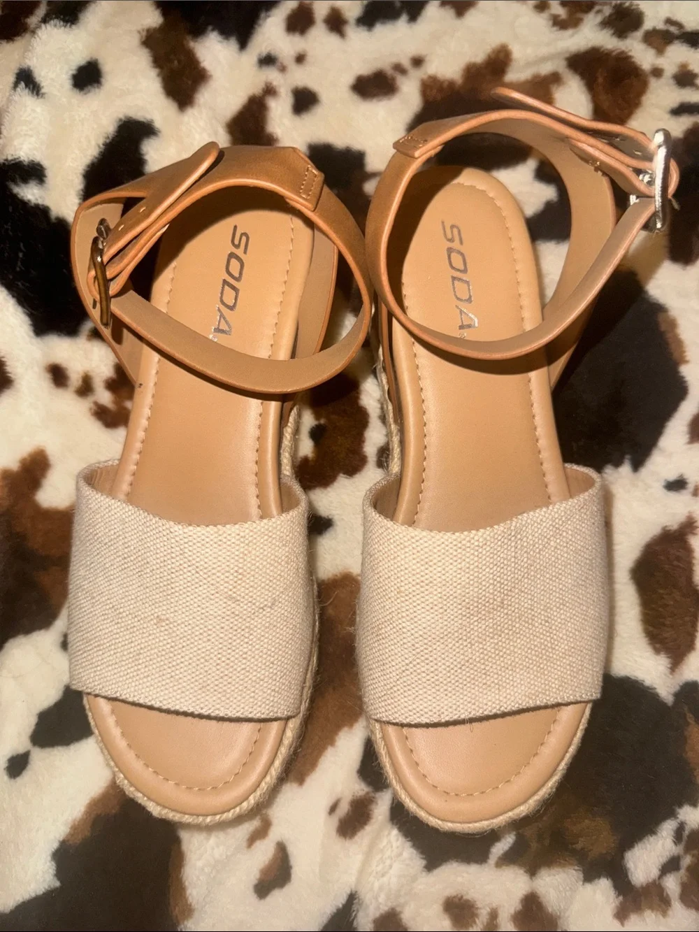 Soda canvas upper