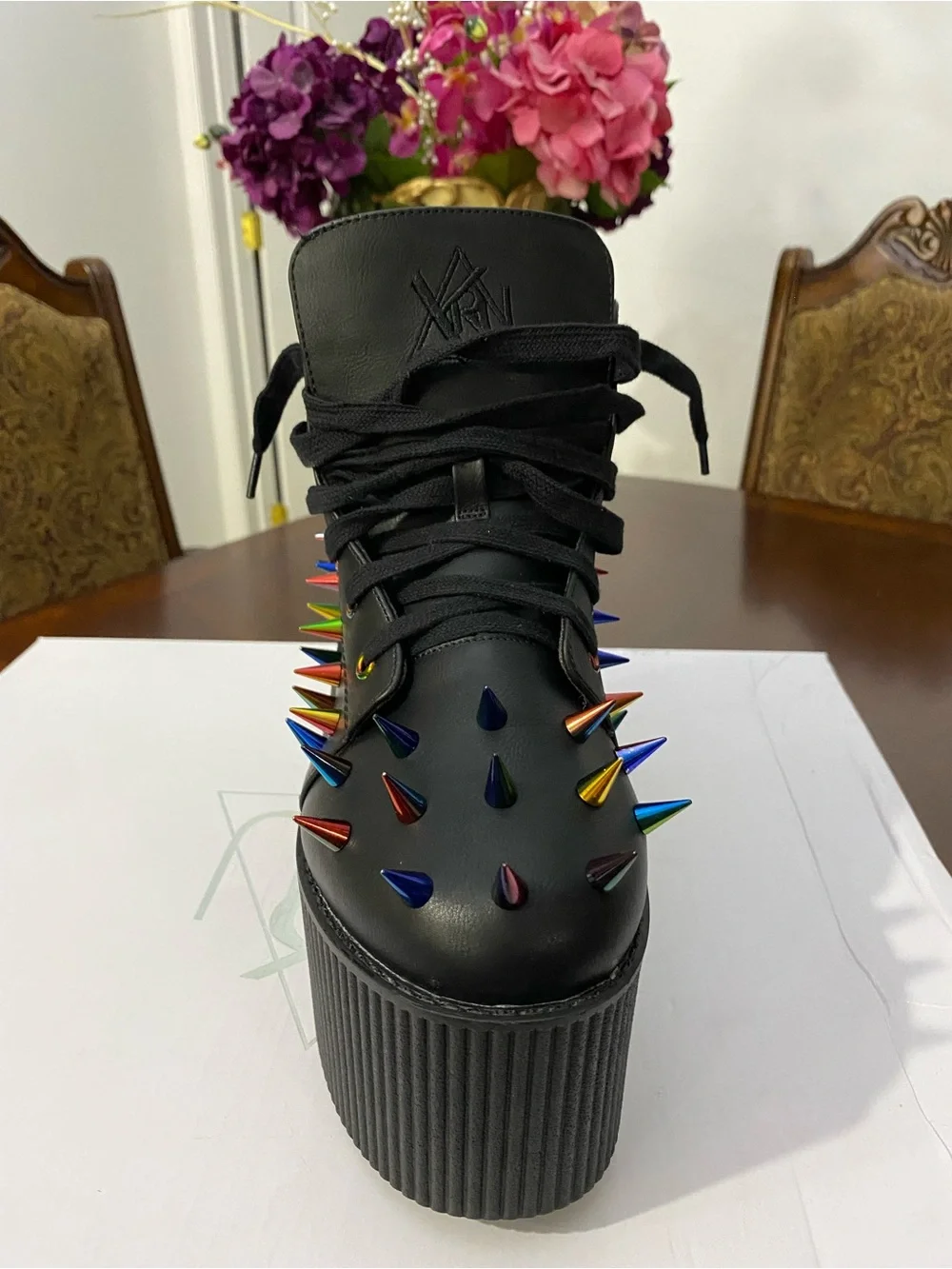 Kaos black platform