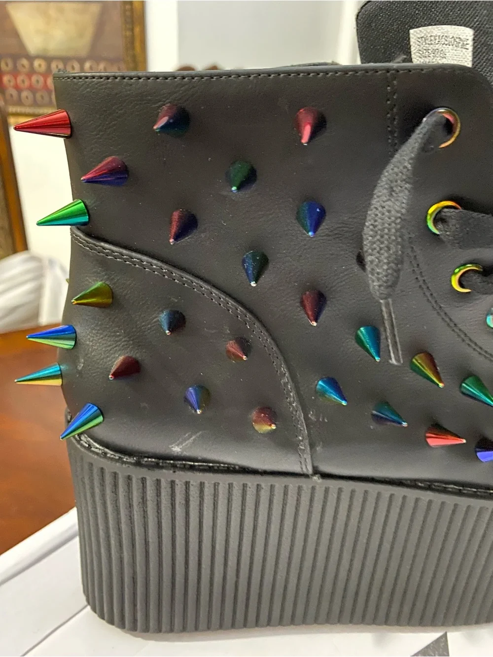 Kaos black platform