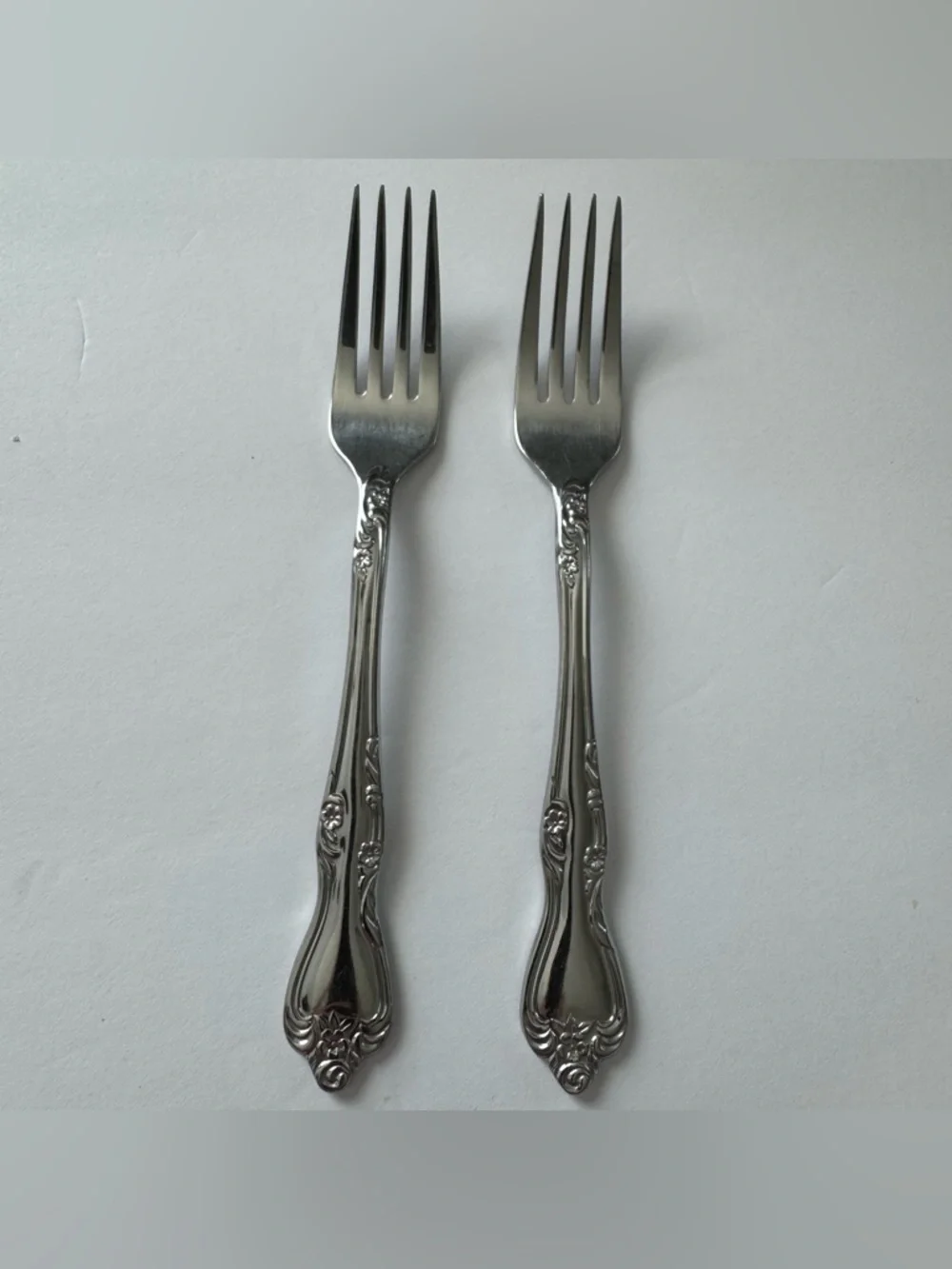 Classic‎ Oneida Stainless Steel Dinner Forks - Silver (Set of 2)
