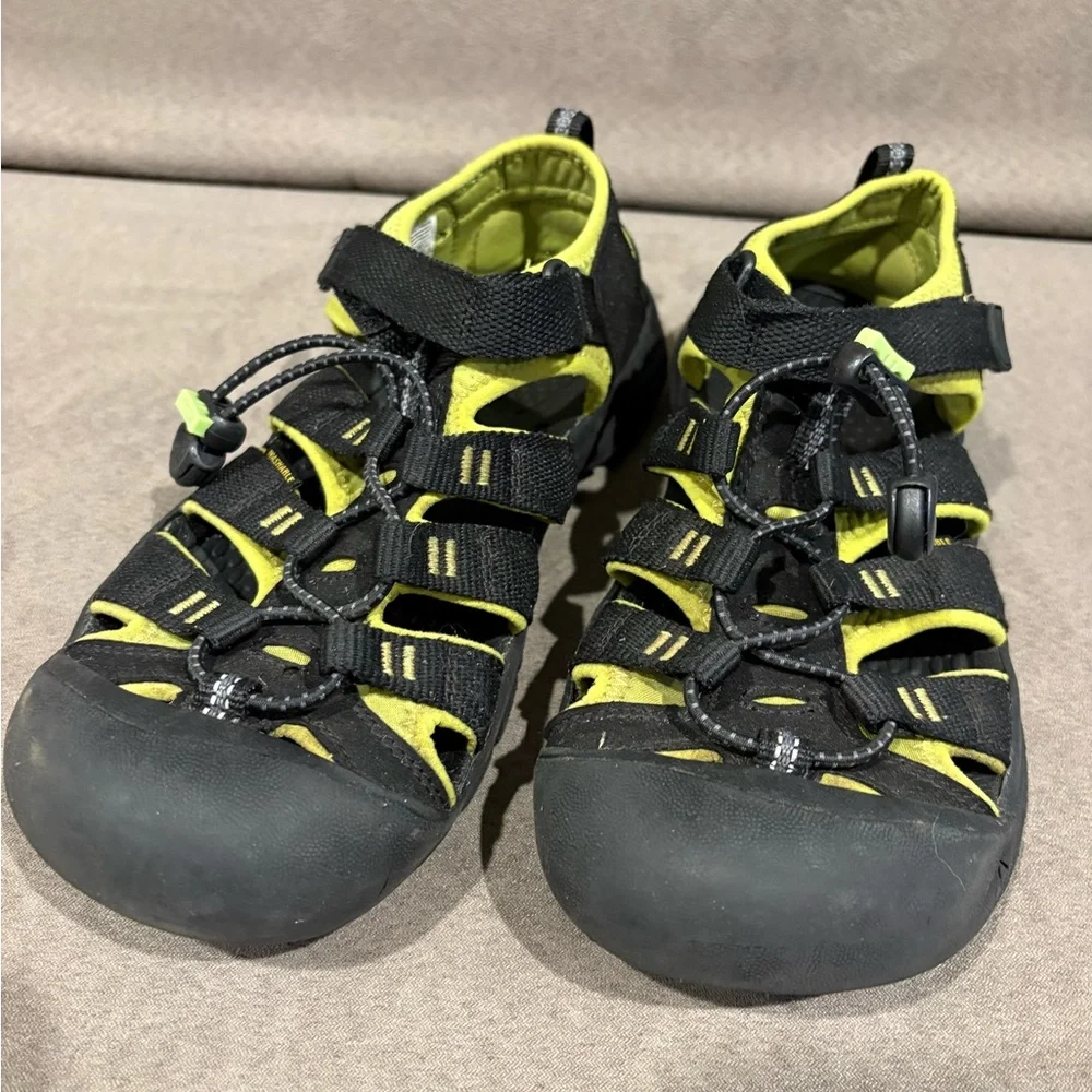 Keen Big Kid‎ Newport H2 Sandal Black Lime Green Outdoor Adventure Size 5
