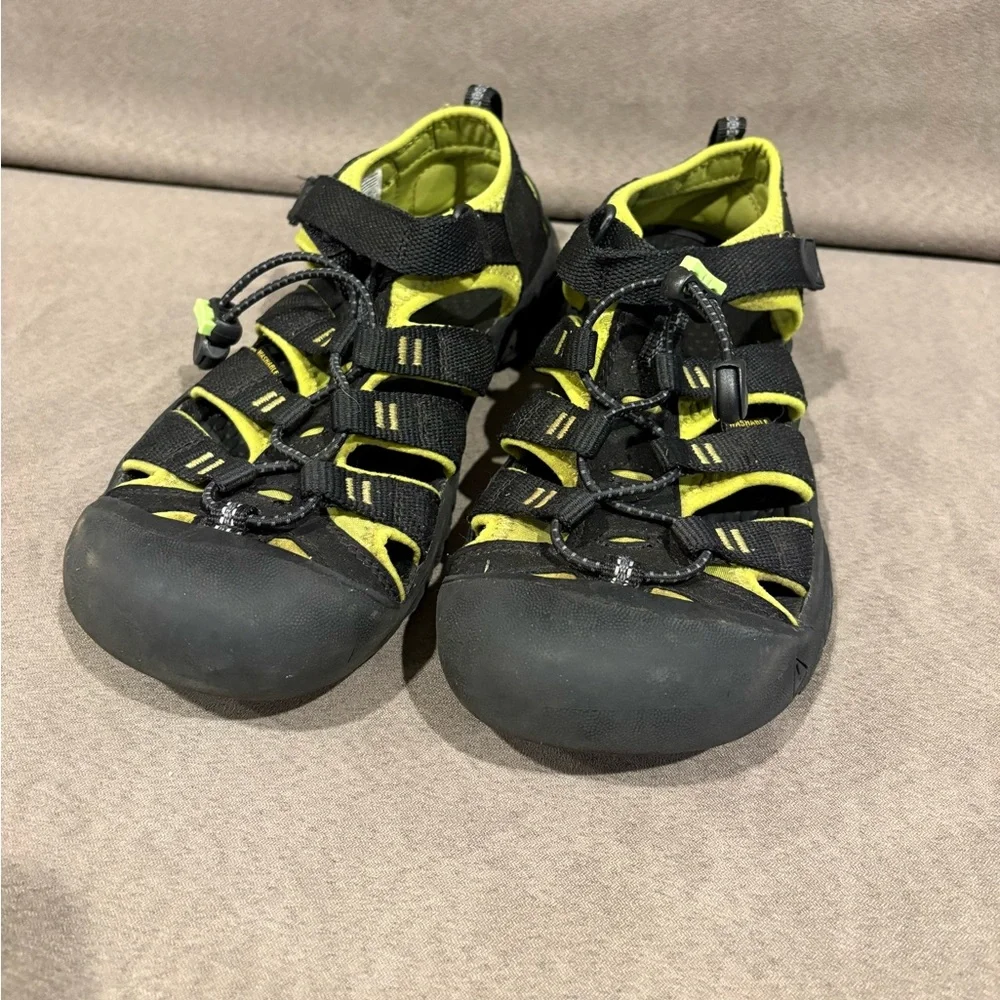 Keen Big Kid‎ Newport H2 Sandal Black Lime Green Outdoor Adventure Size 5