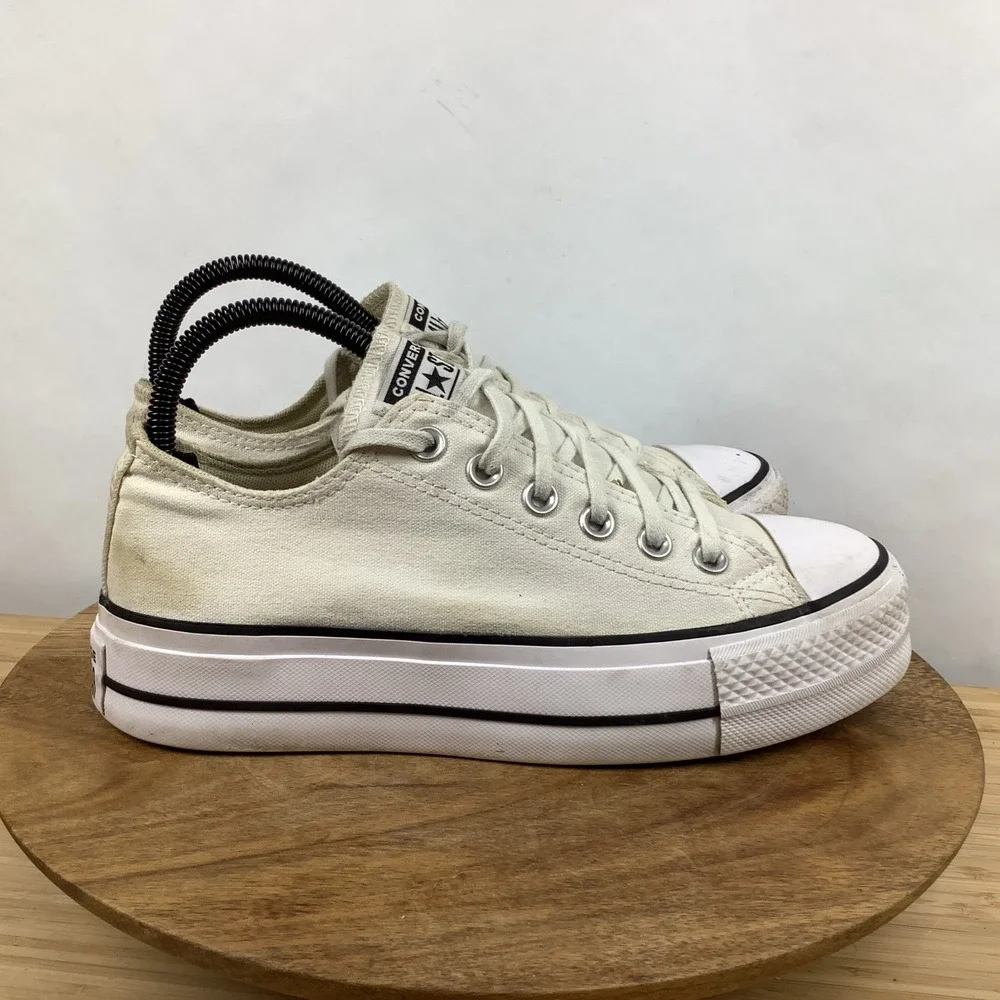 Converse stylish up