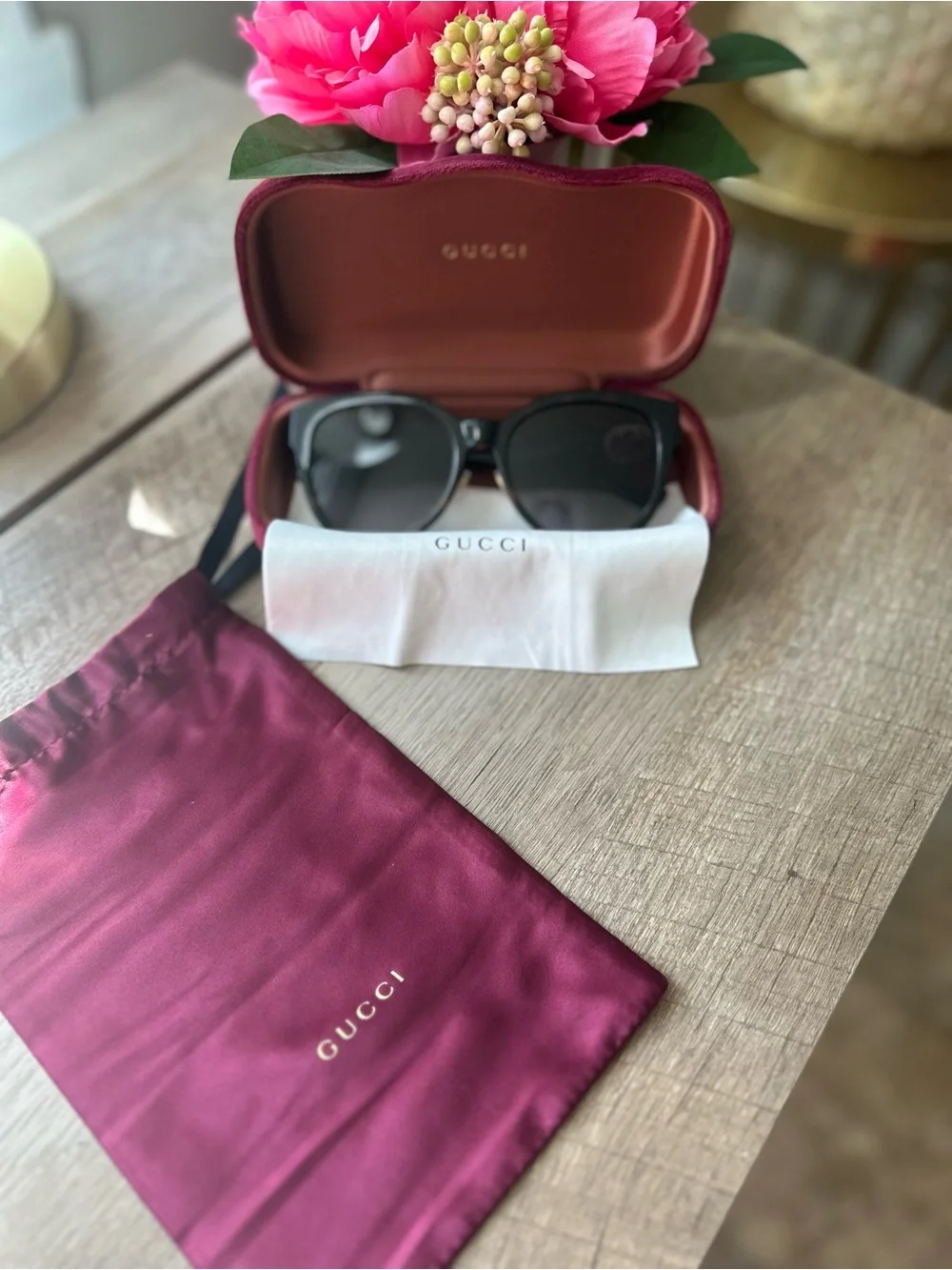 Gucci women roundish
