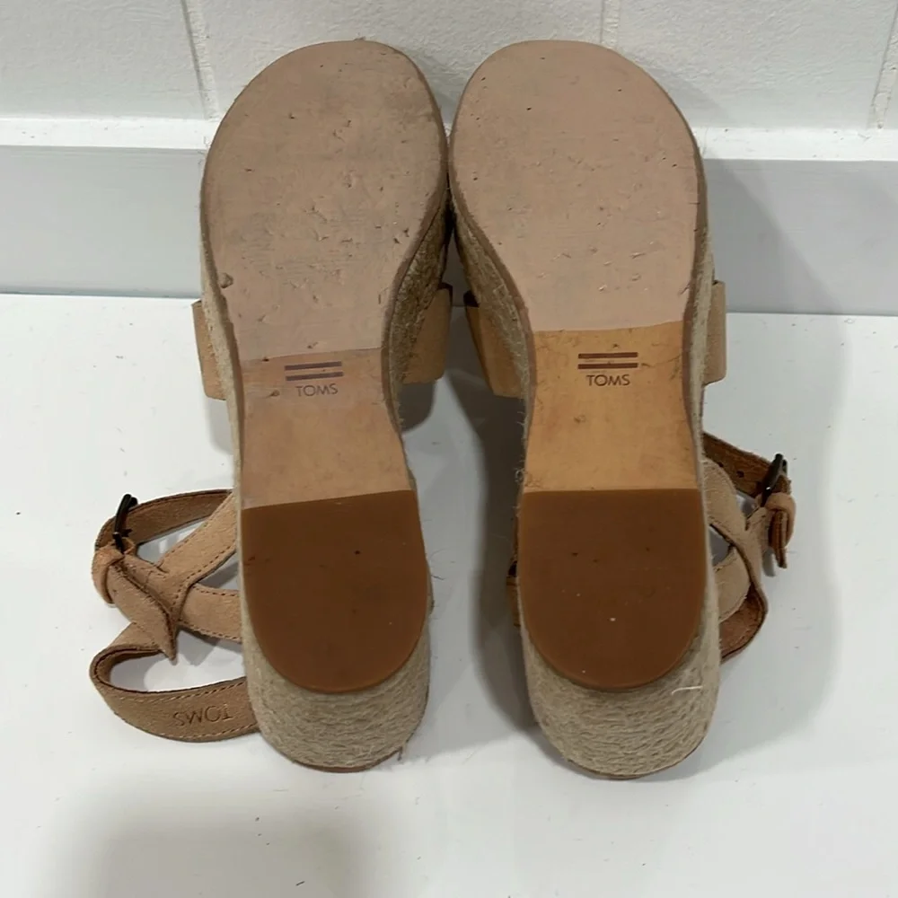 Toms wear adds owned