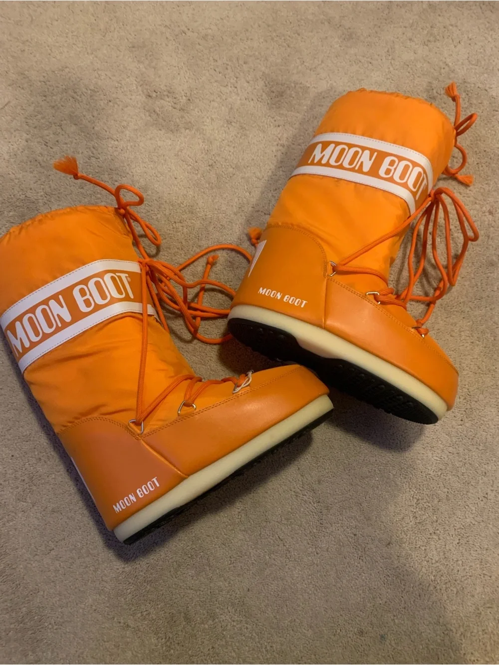 NWOT Moon Boot Icon Nylon yWomen's Boots Sunny Orange