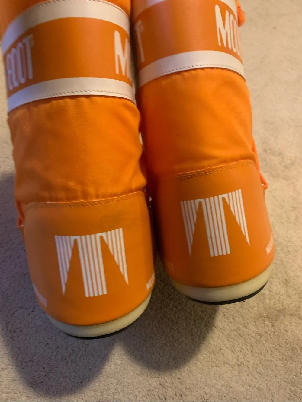 NWOT Moon Boot Icon Nylon yWomen's Boots Sunny Orange