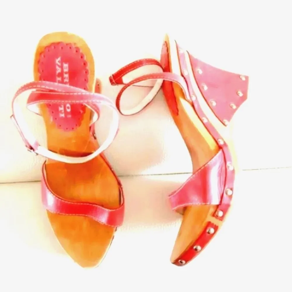 Bruno Valenti Pink Studded Wooden Sandals sz 9M