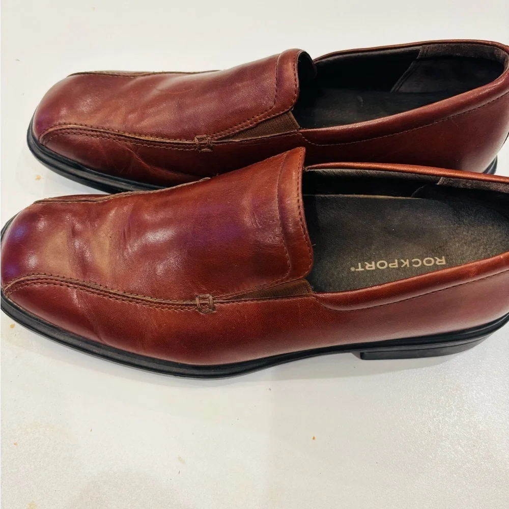 Rockport Men's Slip-On Leather Loafers in Burgundy Brown size 9.5