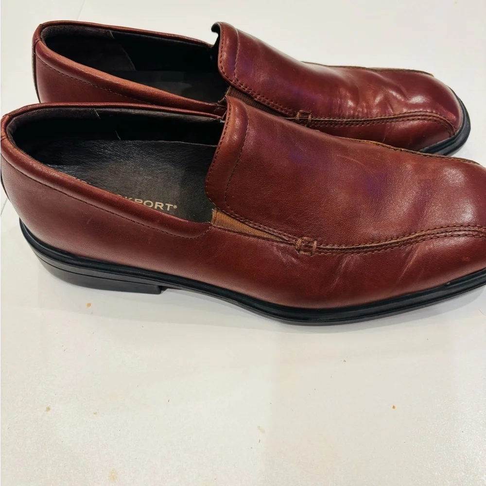 Rockport Men's Slip-On Leather Loafers in Burgundy Brown size 9.5