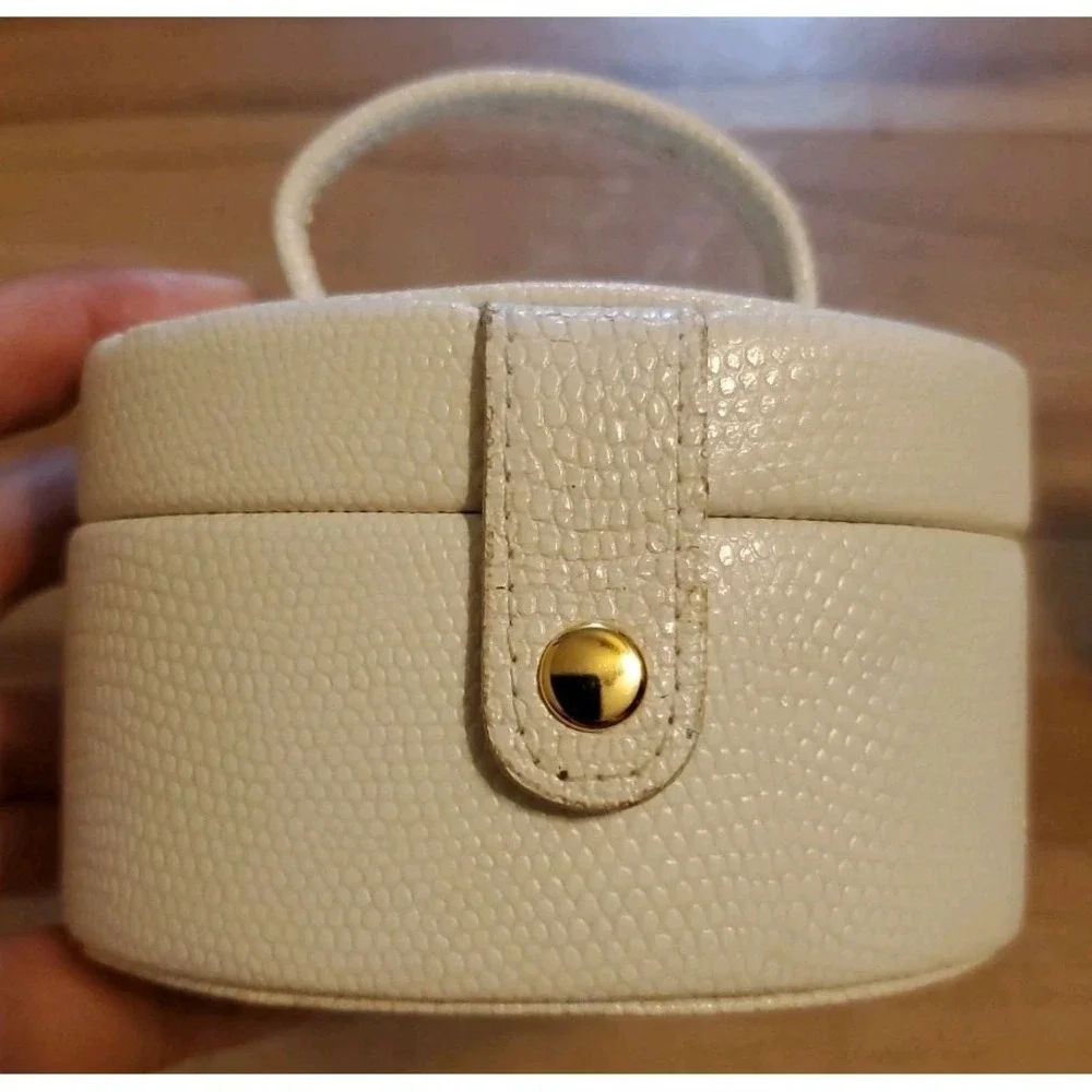 The Unbranded Brand white textured