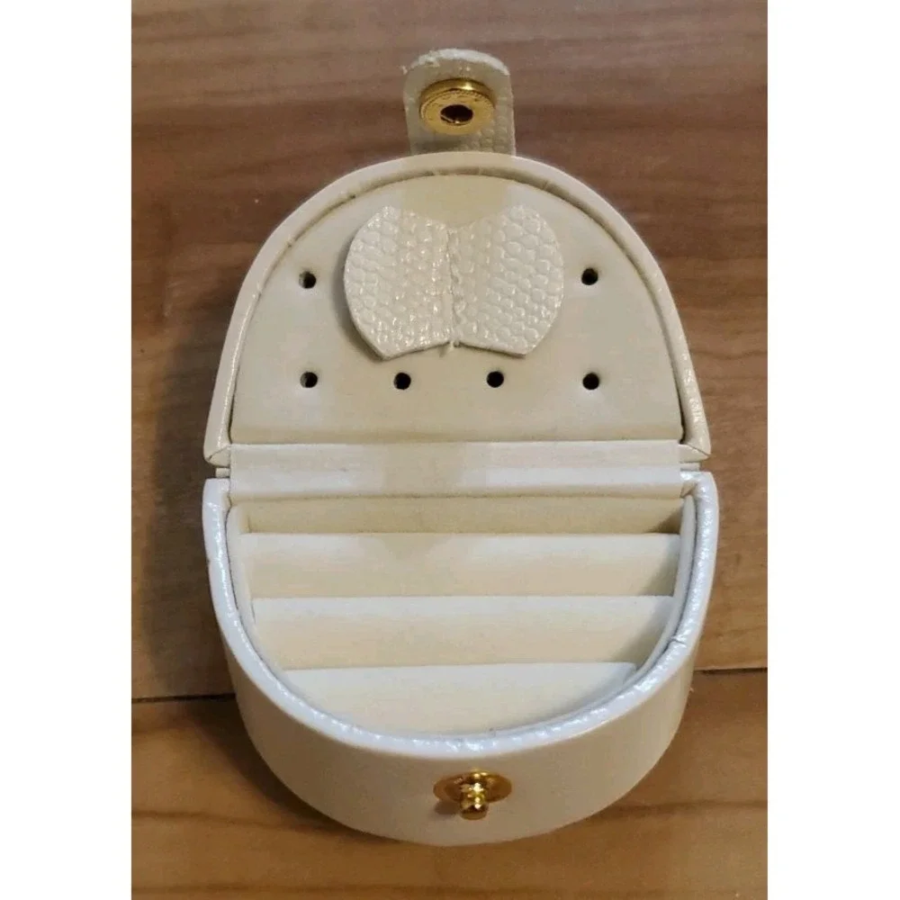 The Unbranded Brand white textured