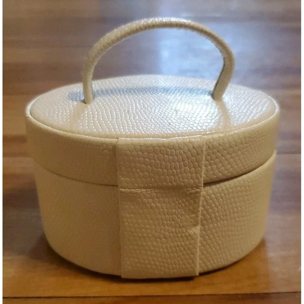 The Unbranded Brand white textured