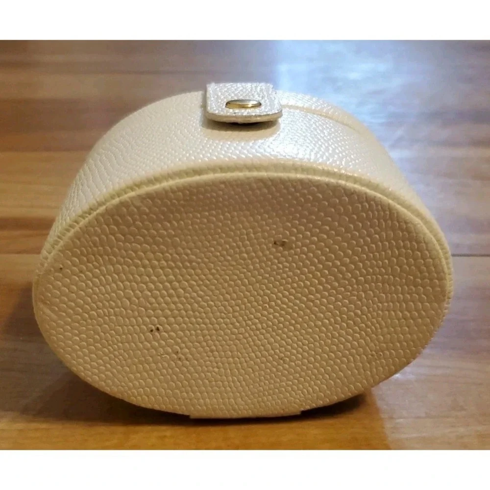 The Unbranded Brand white textured
