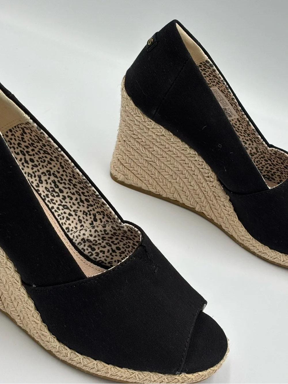 TOMS Women’s Black Canvas Peep Toe Espadrille Wedge Heels Size 7.5 Never Worn