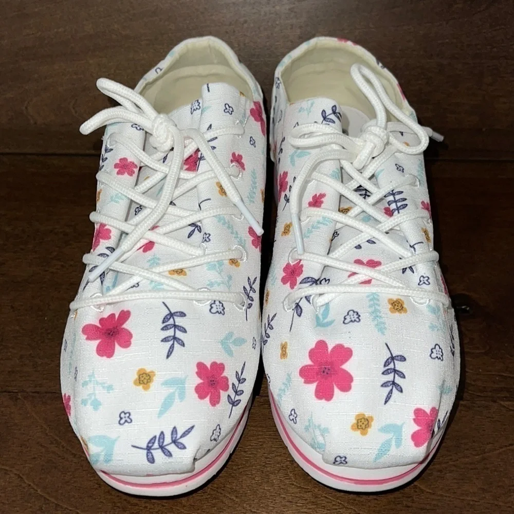 COPY - Tt & Mm Platform Floral Sneakers Sz. 9  like new!