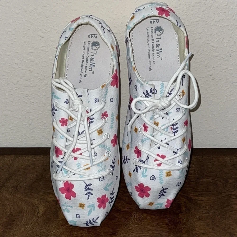 COPY - Tt & Mm Platform Floral Sneakers Sz. 9  like new!