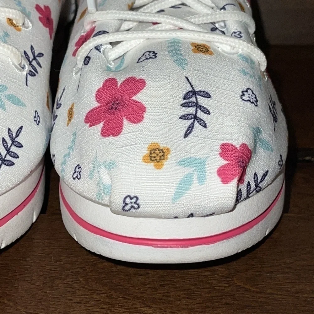 COPY - Tt & Mm Platform Floral Sneakers Sz. 9  like new!