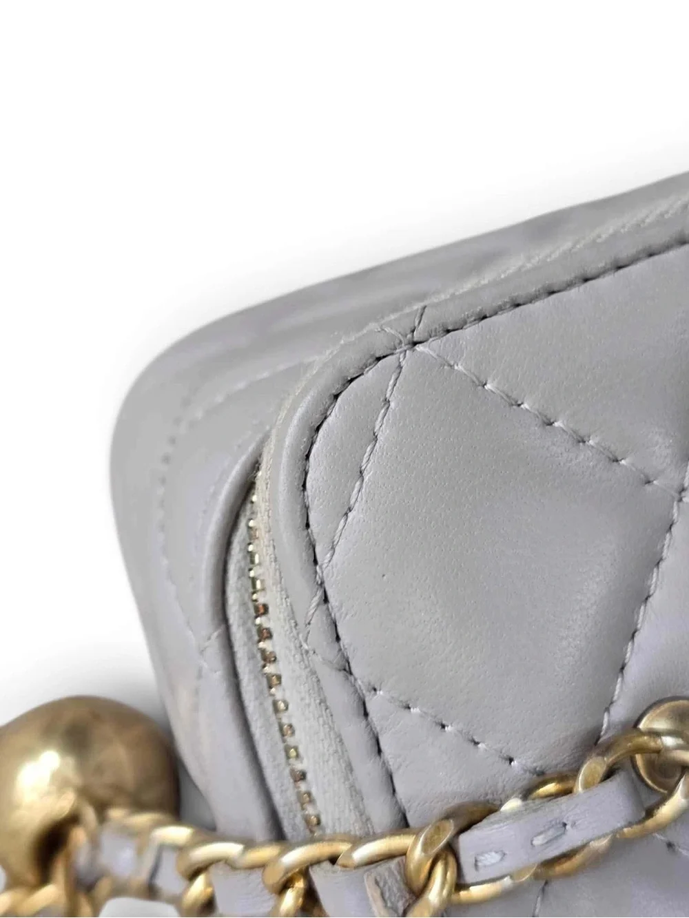 CHANEL compact quilted
