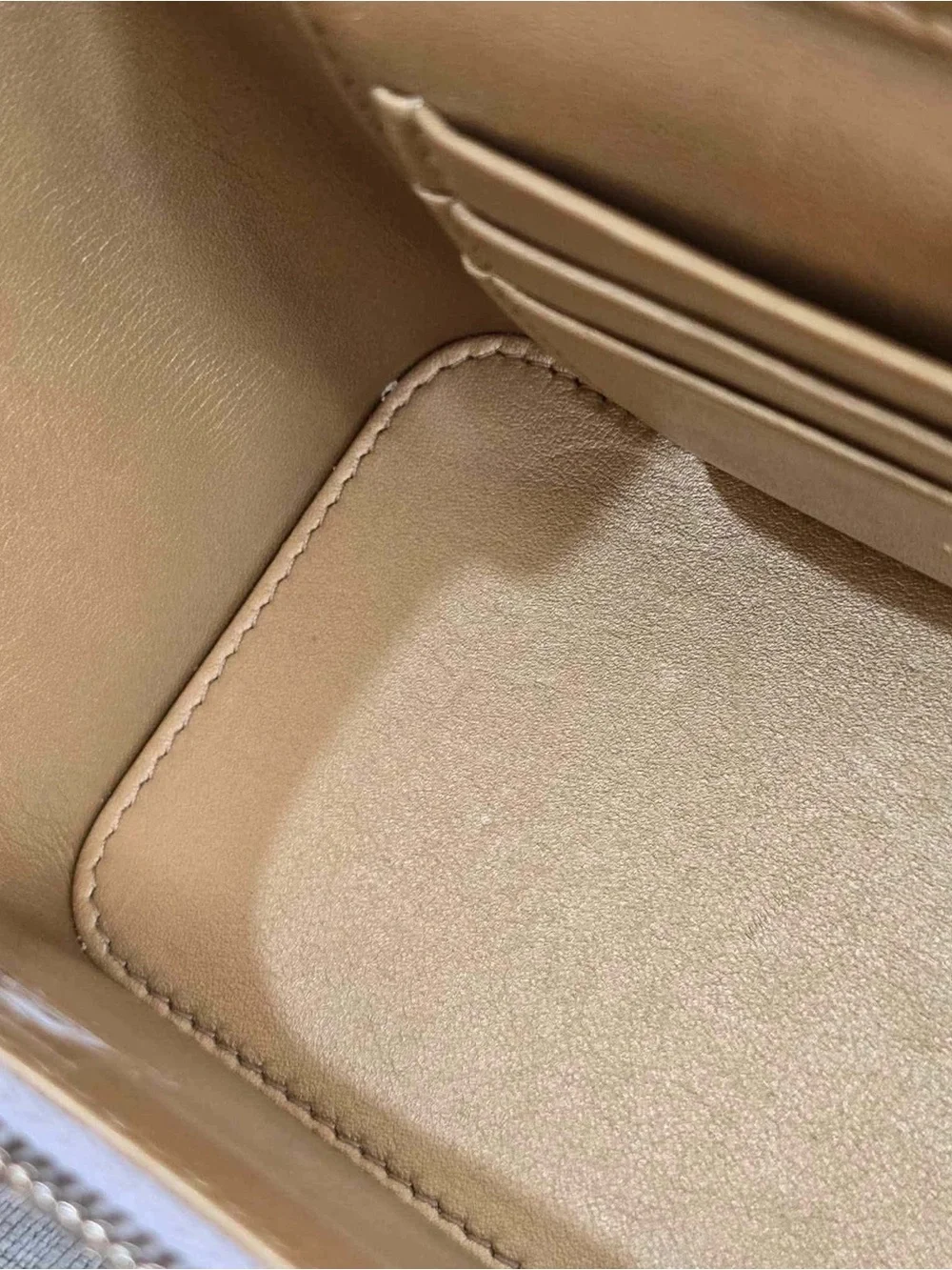 CHANEL compact quilted