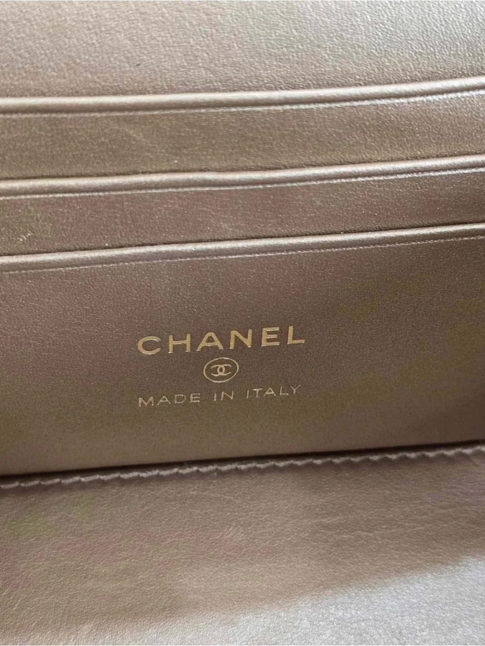 CHANEL compact quilted