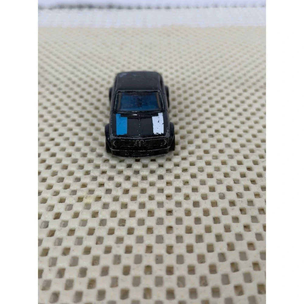 Hot Wheels BMW 2002 Black Blue White Racing Stripes‎ 1:64 Diecast Car 2011 J14