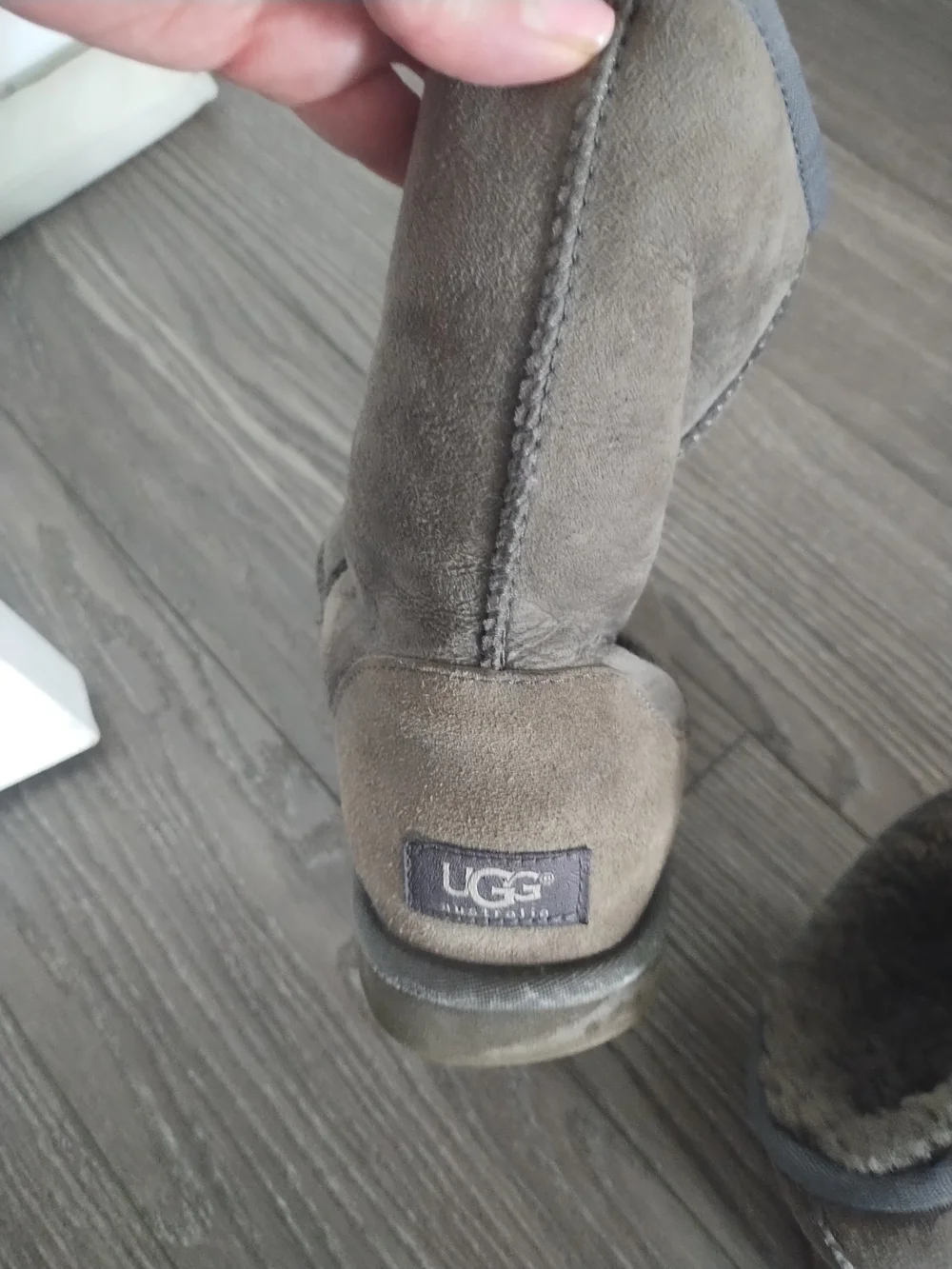 UGG Classic Short Shearling Boots in Gray Taupe Size 9