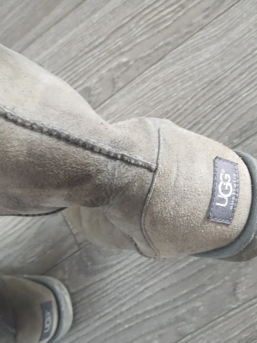 UGG Classic Short Shearling Boots in Gray Taupe Size 9