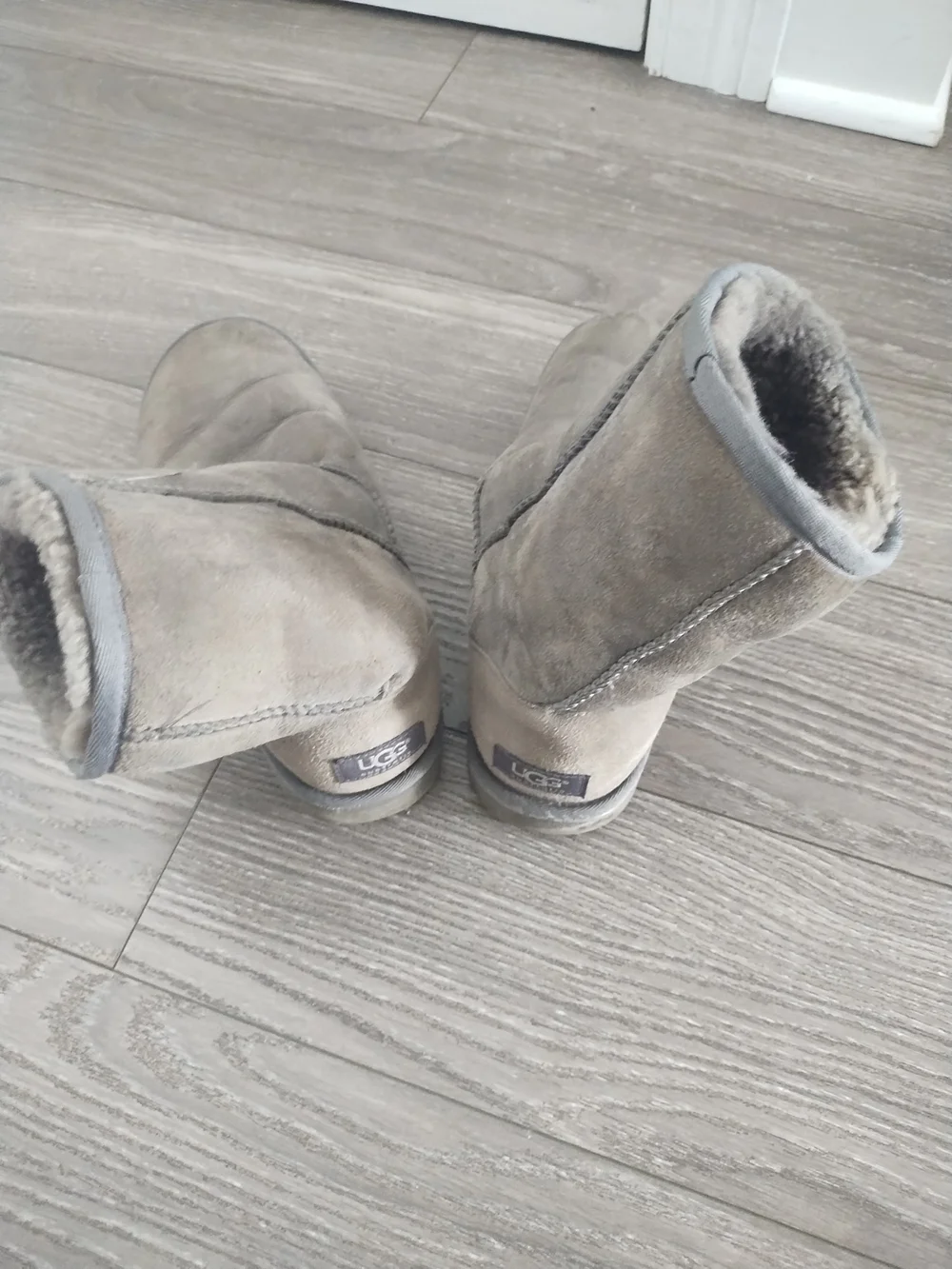 UGG Classic Short Shearling Boots in Gray Taupe Size 9